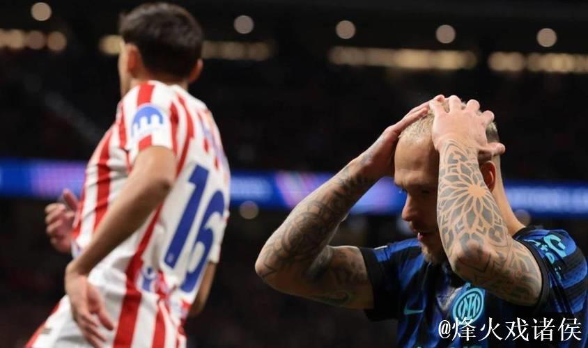 连输米兰马竞,齐沃赛后在更衣室与马洛塔和奥西 连输米兰马竞,齐沃赛后在更衣室与马洛塔和奥西