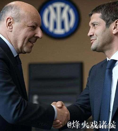 连输米兰马竞,齐沃赛后在更衣室与马洛塔和奥西 连输米兰马竞,齐沃赛后在更衣室与马洛塔和奥西