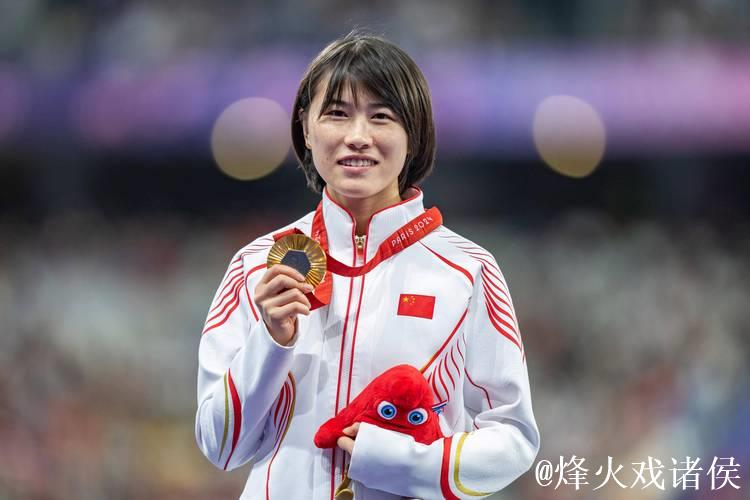 炸裂!中国女飞人史逸婷400米狂飙破世界纪录,后程发力太恐怖了 炸裂!中国女飞人史逸婷400米狂飙破世界纪录,后程发力太恐怖了