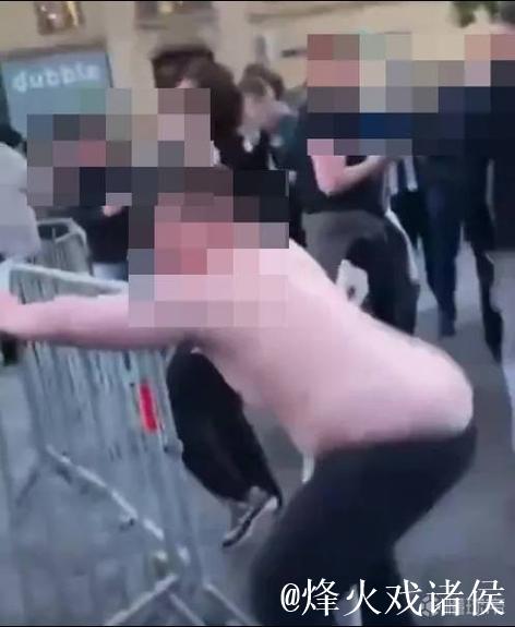 太阳报:马赛vs纽卡有球迷在厕所发生关系,后男 太阳报:马赛vs纽卡有球迷在厕所发生关系,后男