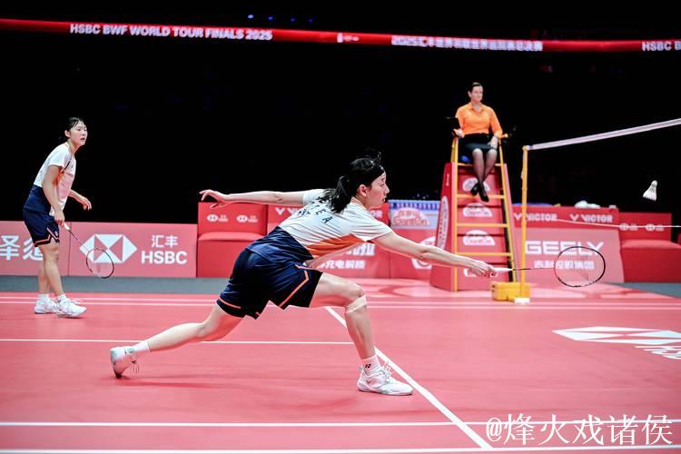 世界羽联年终总决赛女双决赛上演拉锯战,韩国组合李绍希白荷娜两局击败日本名将福岛 世界羽联年终总决赛女双决赛上演拉锯战,韩国组合李绍希白荷娜两局击败日本名将福岛